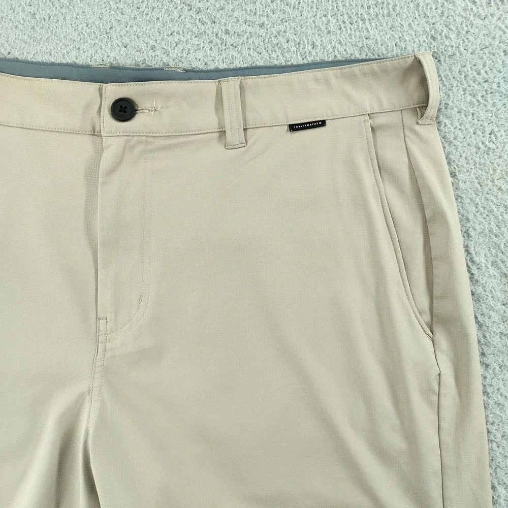 Travis Mathew Shorts Mens 38 Beige 9 Inch Stretch Chino Performance Golf Casual